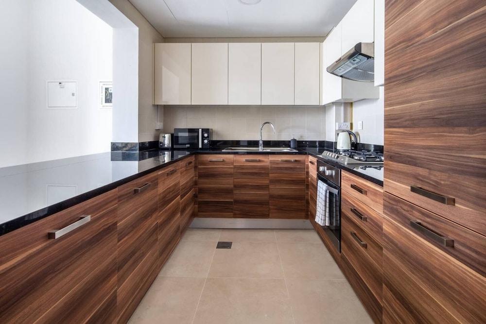 Ornate 1BR w/ Breathtaking Marina Views!