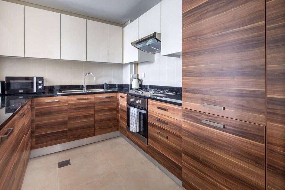 Ornate 1BR w/ Breathtaking Marina Views!