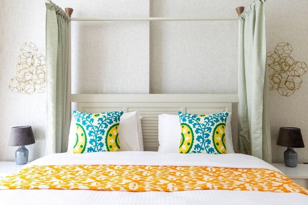 Luxurious 3BR Loft W/ Study In Downtown Dubai