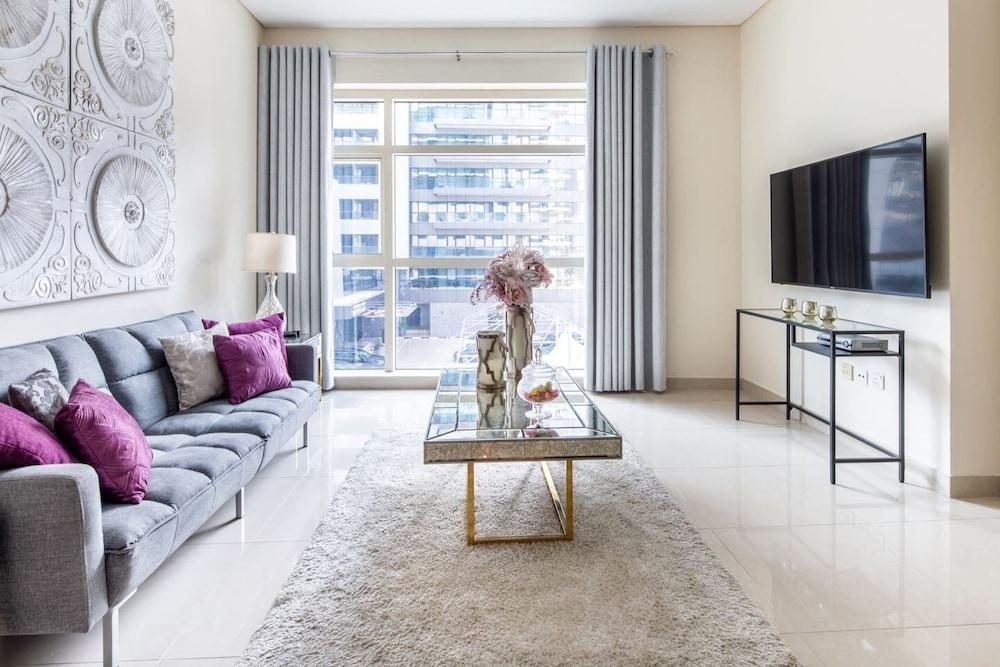 Modern Design 1BR In Dubai Marina