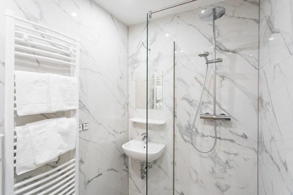 Drei Personen Apartment