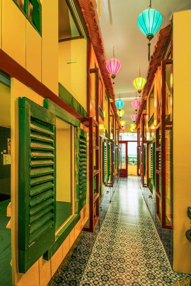 Grandma Lu - Banh Mi Coffee & Hostel