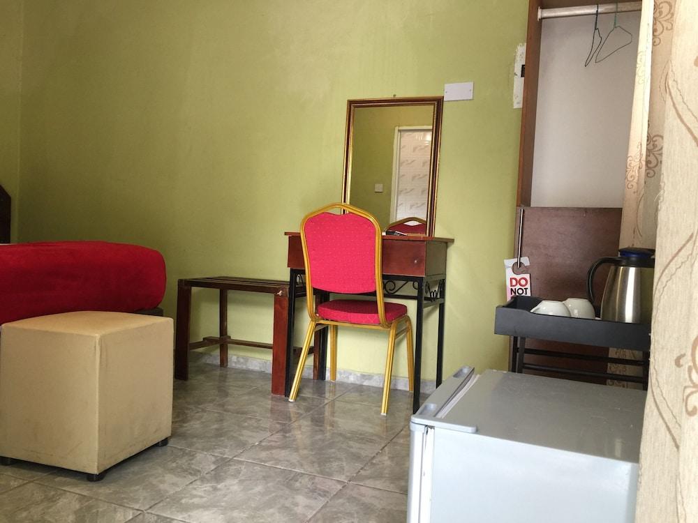 Island Avenue Guest House