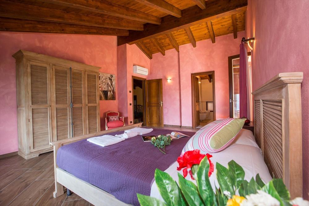 Villa Isola Verde (Main Villa)