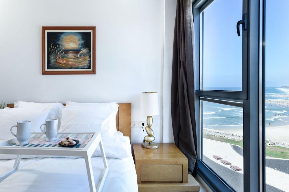 Marina Apartment With Stunning Views