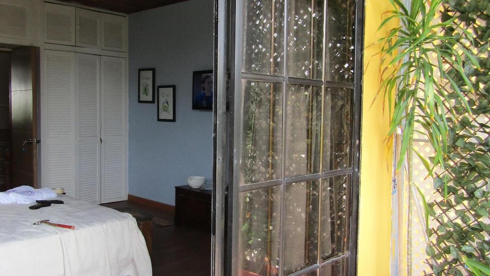 Comfortable Room With Balcony 5 Minutes Walk From the Main Beach