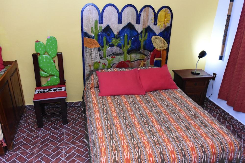 Room in B&B - Cancun Guest House 2