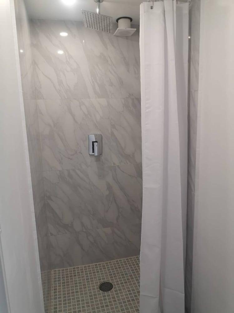 Room-private Room With Tv Polanco