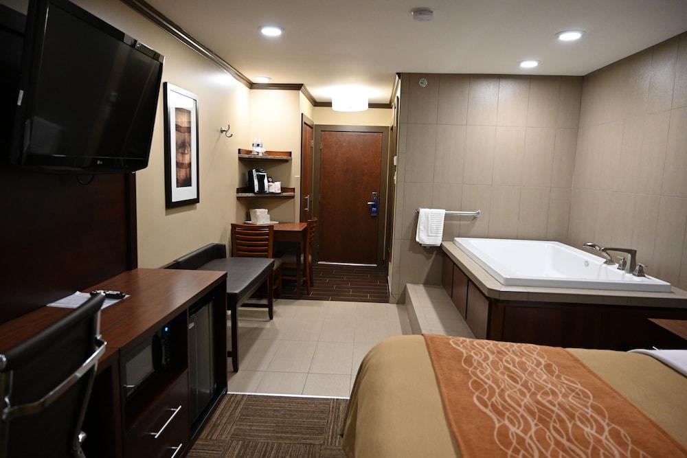 Giles Hotel Inn & Suites