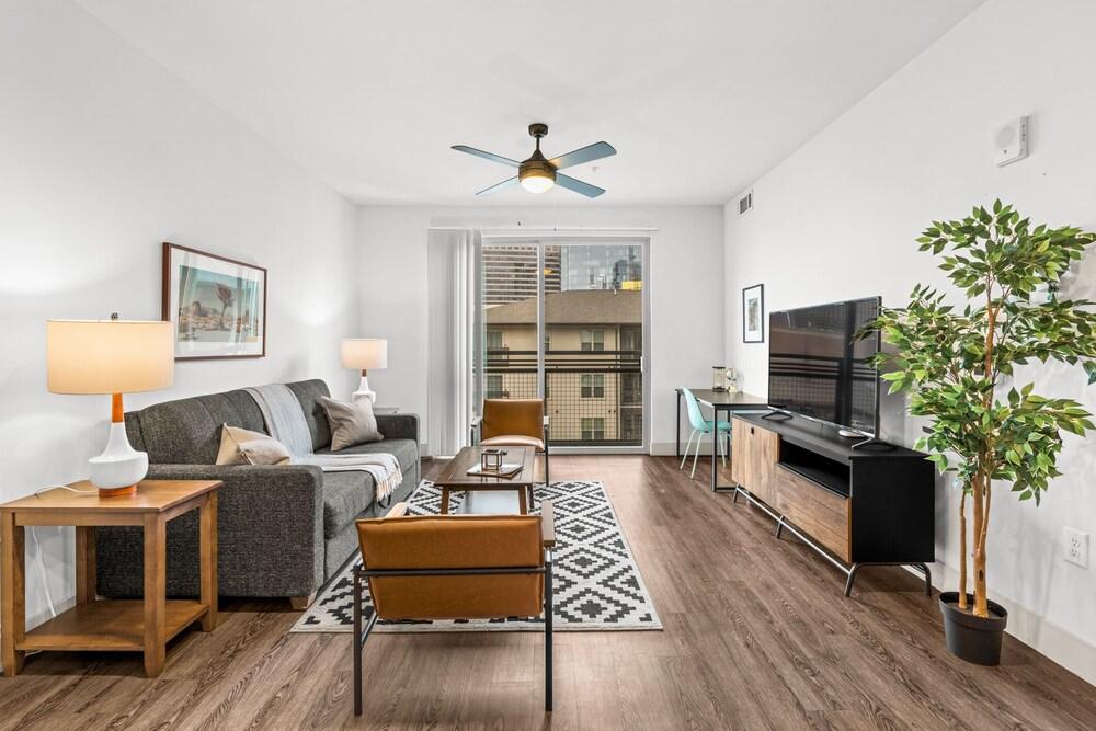 West Home- Phipps Plaza