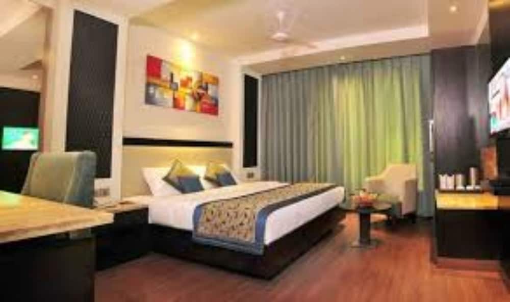 Hotel R Inn Delhi