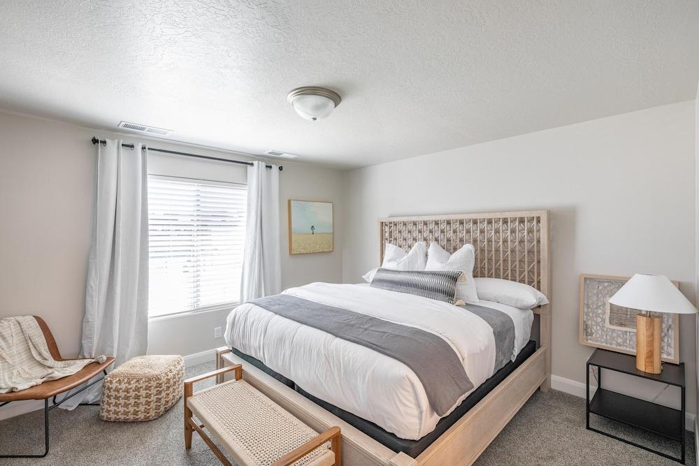 Poolside Escape At The Ledges