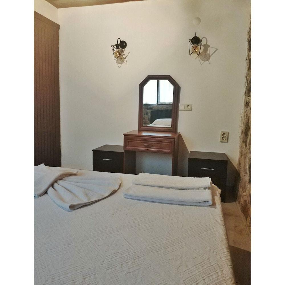 Orman Kampı Taş Evleri