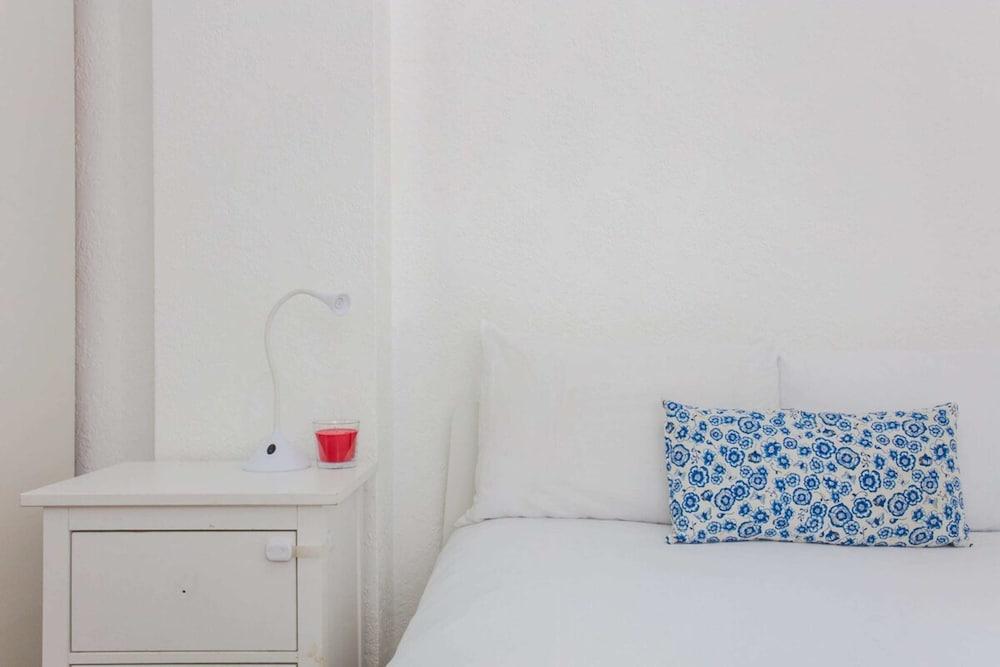 Contemporary 2 Bedroom Flat in Bayswater