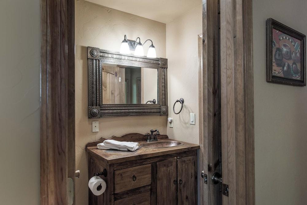 Cowboy Cabin by Ruidoso Vacation Rentals