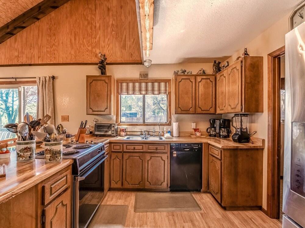 Mockingbird Cabin by Ruidoso Vacation Rentals