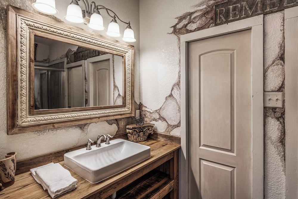 Sugar Butter Chalet by Ruidoso Vacation Rentals