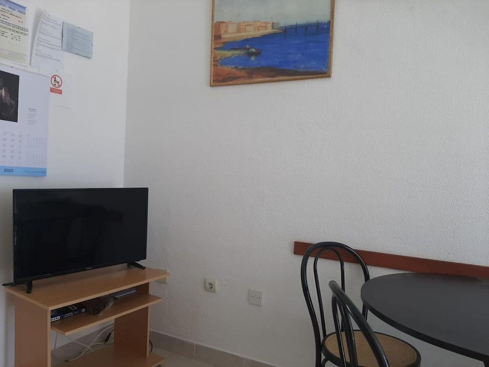 Peaceful Holiday Home in Okrug Gornji near Bocici Beach