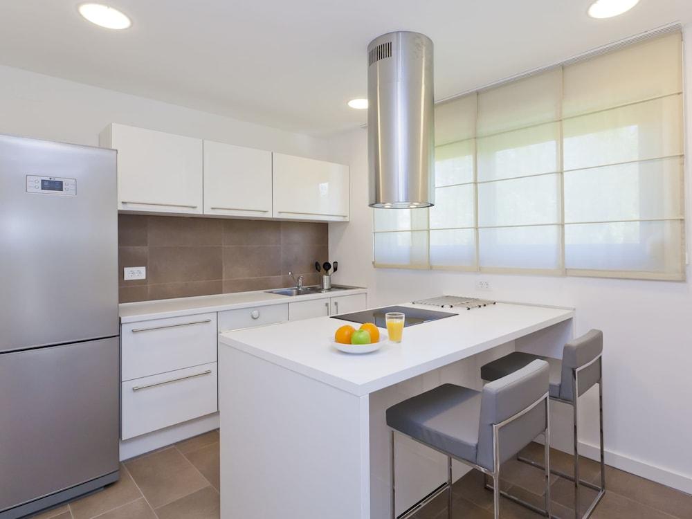 Villa in Novigrad With Pool & Rooftop Terrace