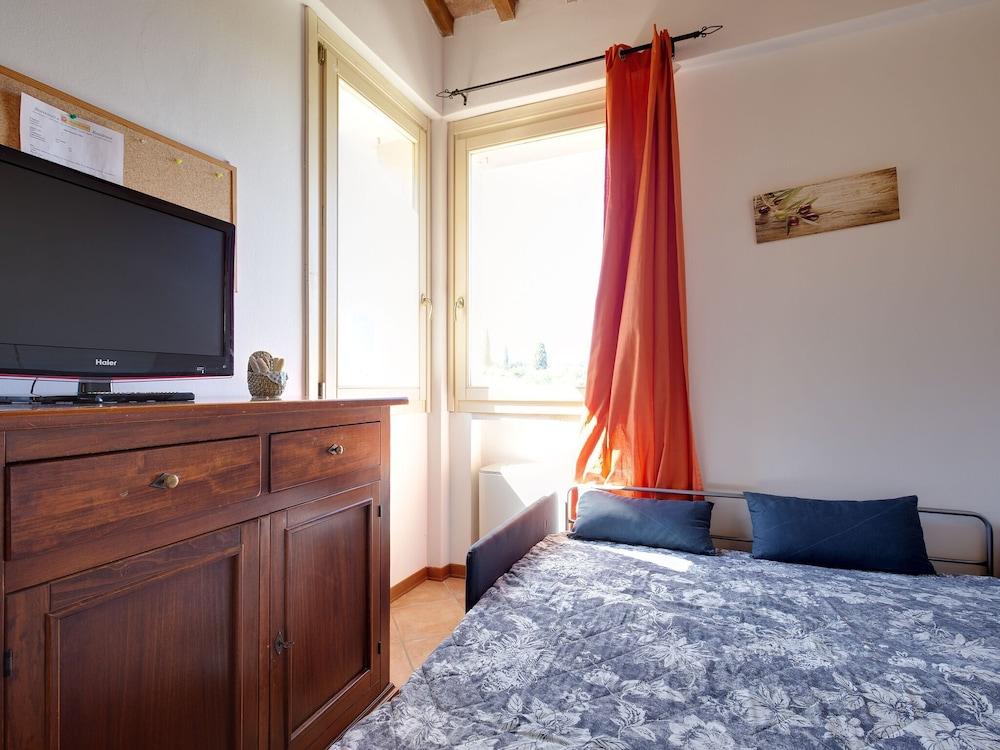 Comfortable Mansion in Siena With Swimming Pool