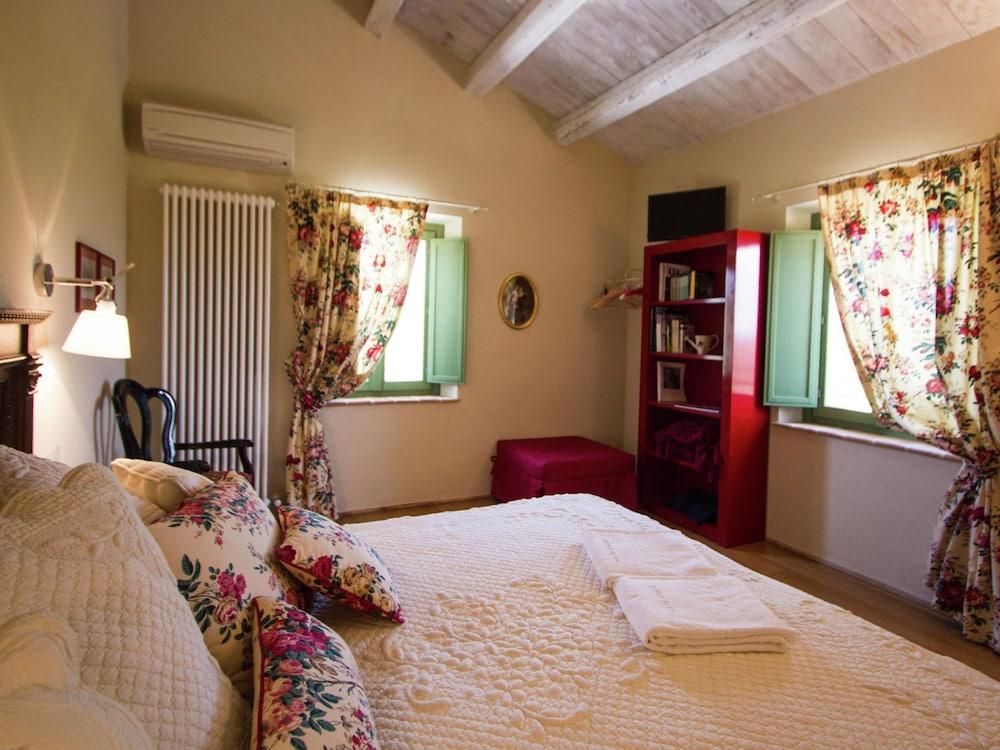 Villa w/ Wine Tours Near Beach