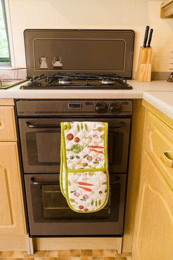 Tadpole Retreat:sleeps 4, Kitchen, Bathroom&lounge