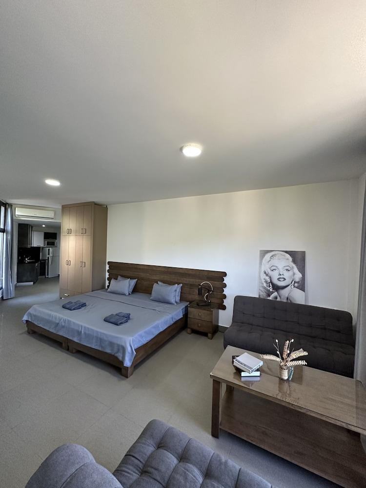 Grey Escape Apartements