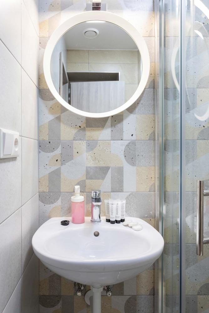 Cozy and Modern Studio Near City Center