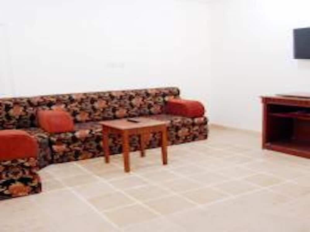 Iwan Alandalusia Suites - Hira