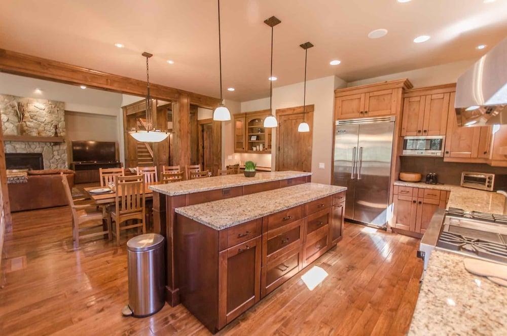 Virginia Rail Lane 9