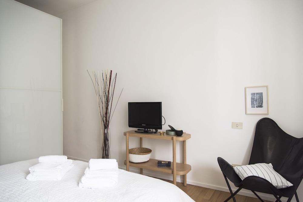 Sweet Flat near Metro Stop