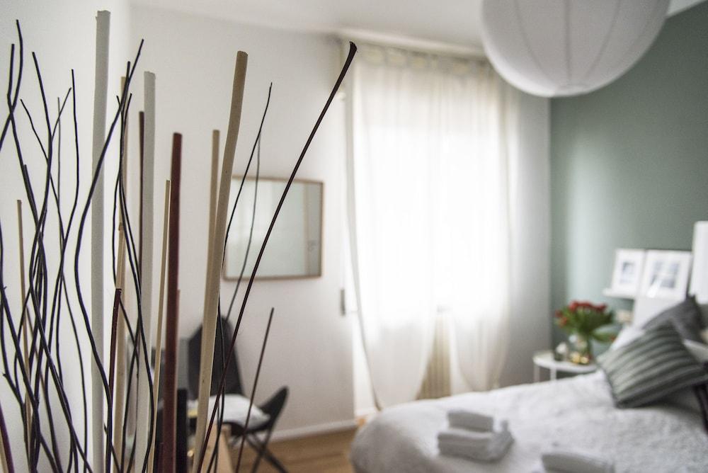 Sweet Flat near Metro Stop