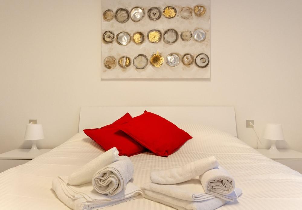 Bright 1 Bedroom near MM1