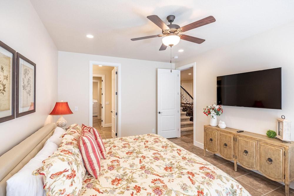 Red Rock & Turned Wood Escape