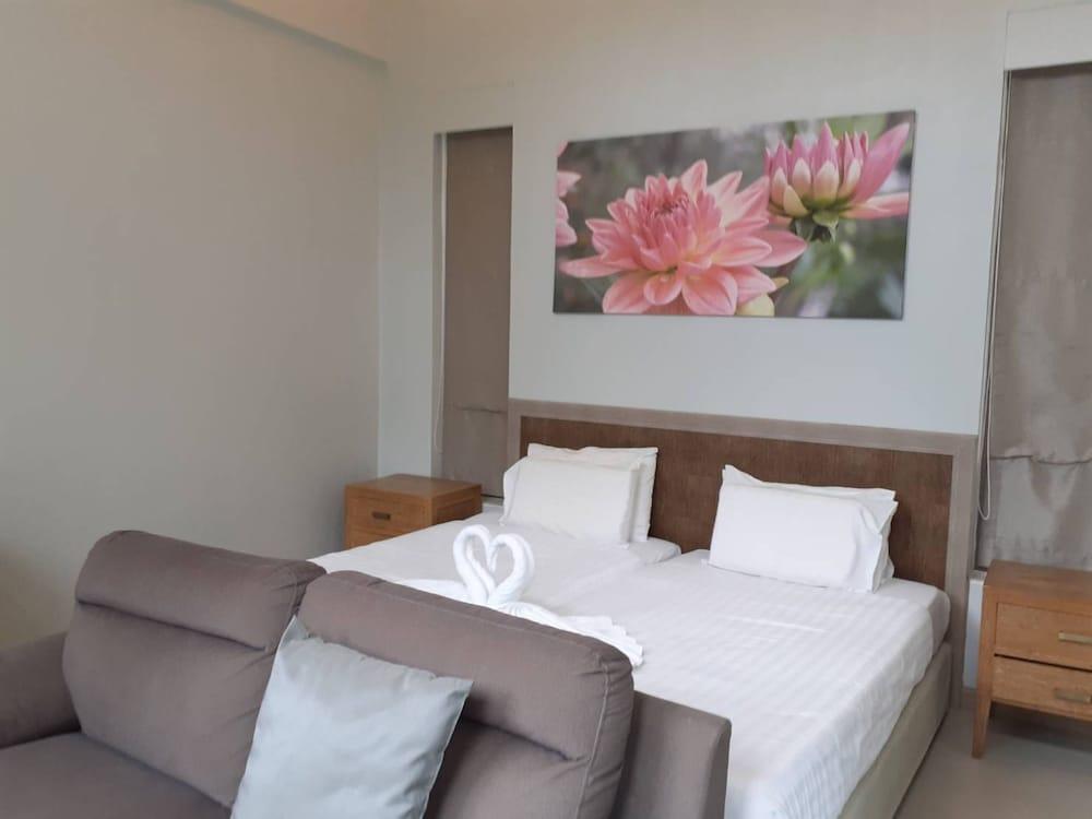 Areeca Mahogany Zone