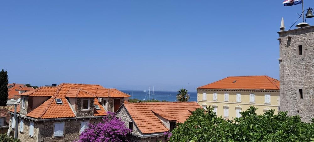 Apartments Neva Supetar