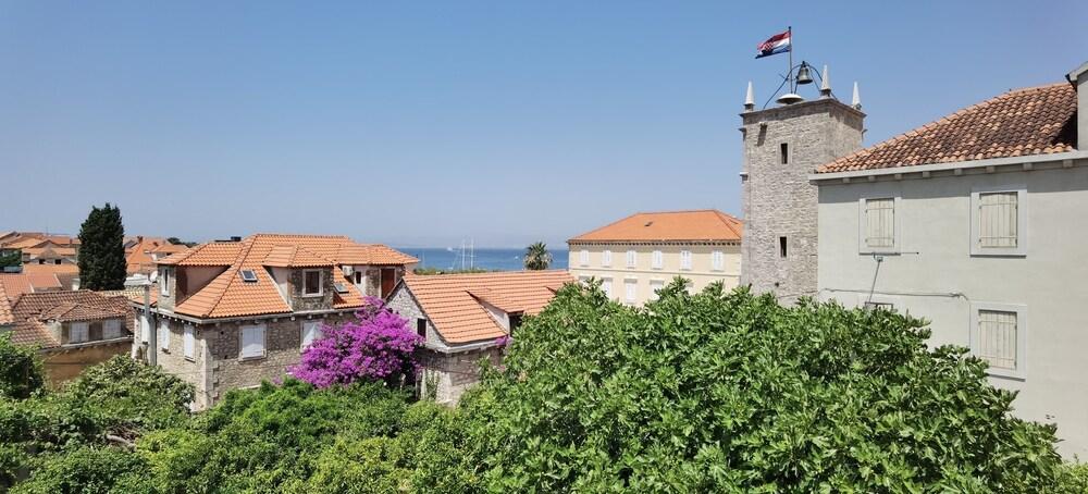 Apartments Neva Supetar