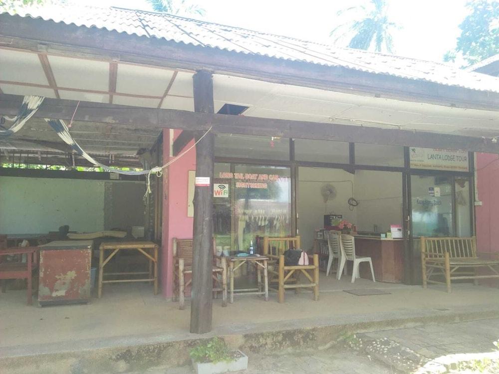 OYO 75333 Lanta Beach Lodge