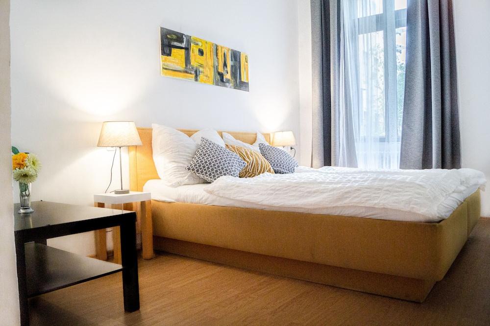 Beautiful 2BR - 12 min from Downtown