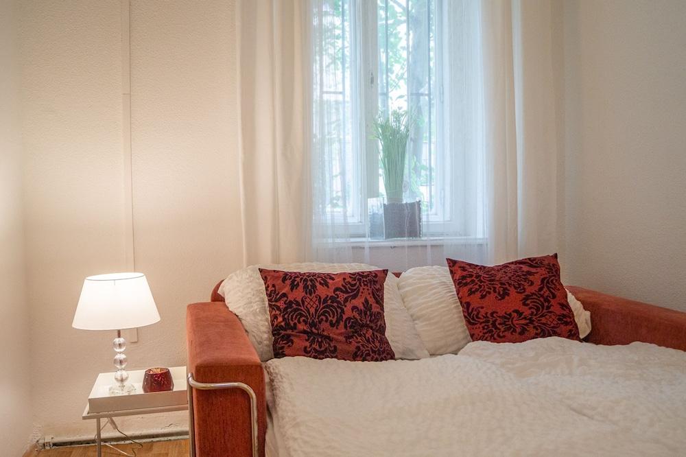 Timeless 2BR Near Downtown