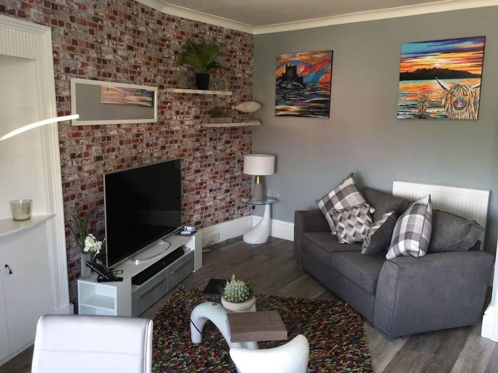 Lovely 2- Bed Apartment in Hawick