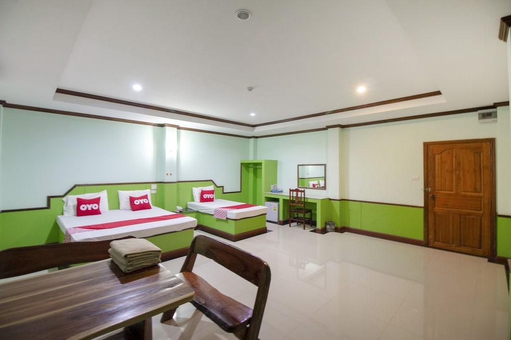 OYO 75334 Train Hotel