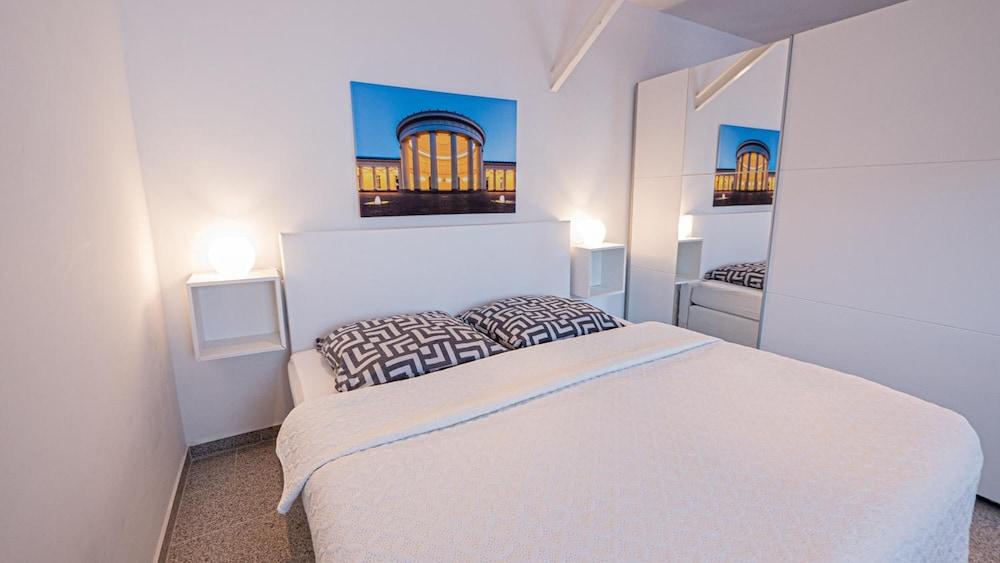 Relax Aachener Boardinghouse Main Train Station