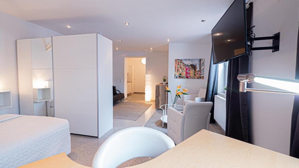 Relax Aachener Boardinghouse Main Train Station