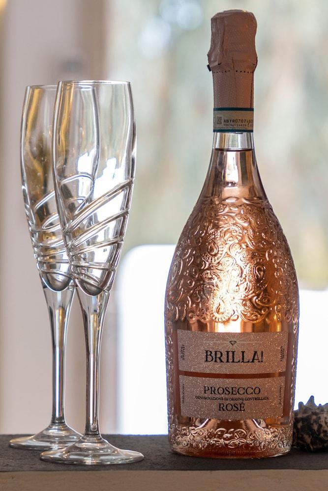 Asera Suites Near Kamari Beach