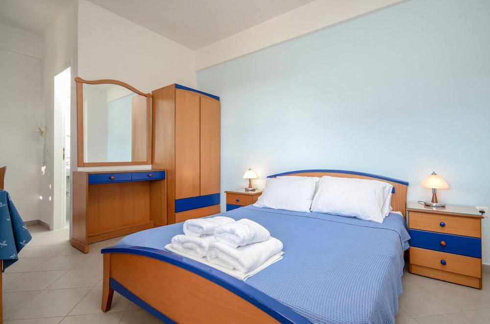 Crystal Naxos 1 Studios at Mikri Vigla