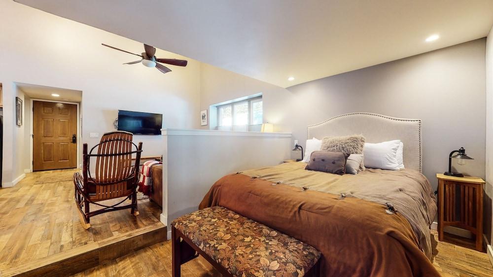 Mammoth Estates Condo - Free Parking & Pet Friendly