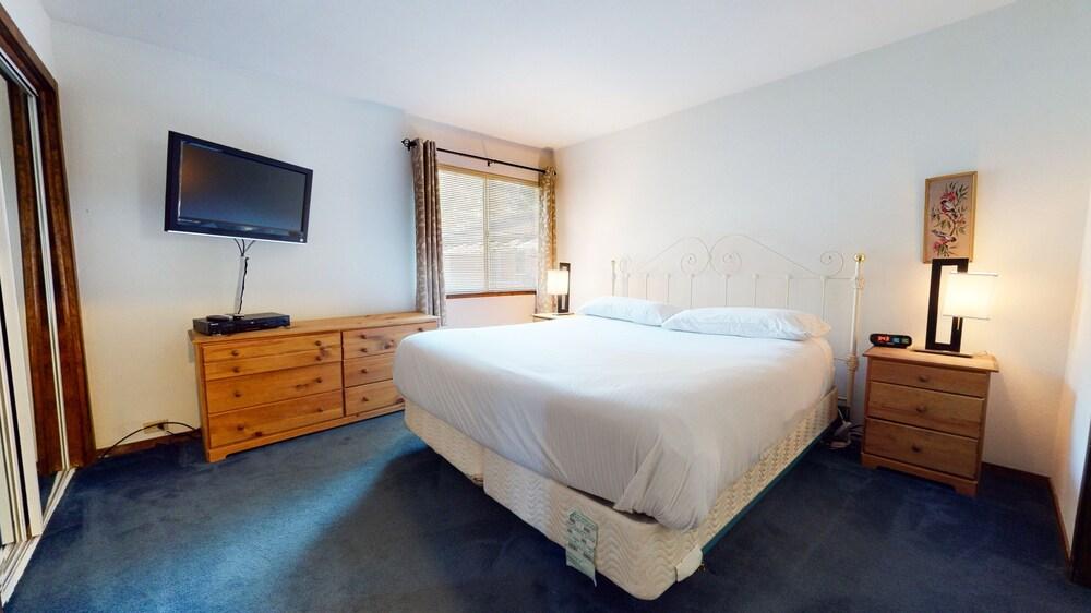 Mammoth Estates Condo - Free Parking & Pet Friendly