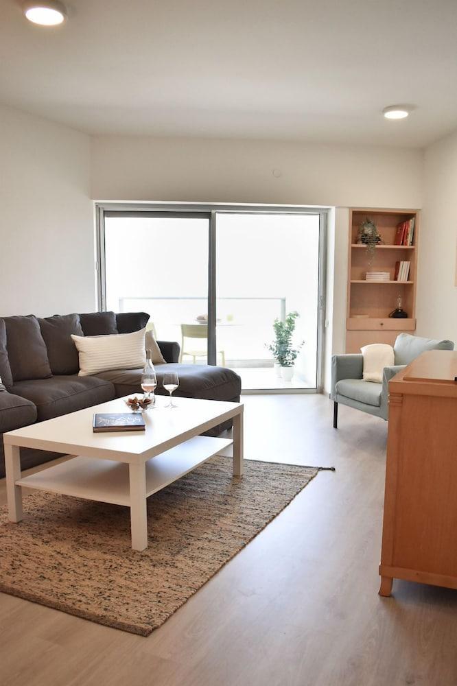 Fantastic One Bedroom With Sea View