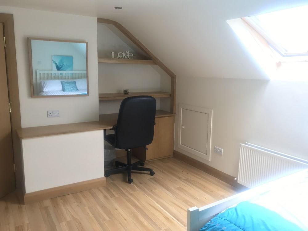 Dungannon 2 Bed Bungalow - Sleeps 5 - Pet Friendly